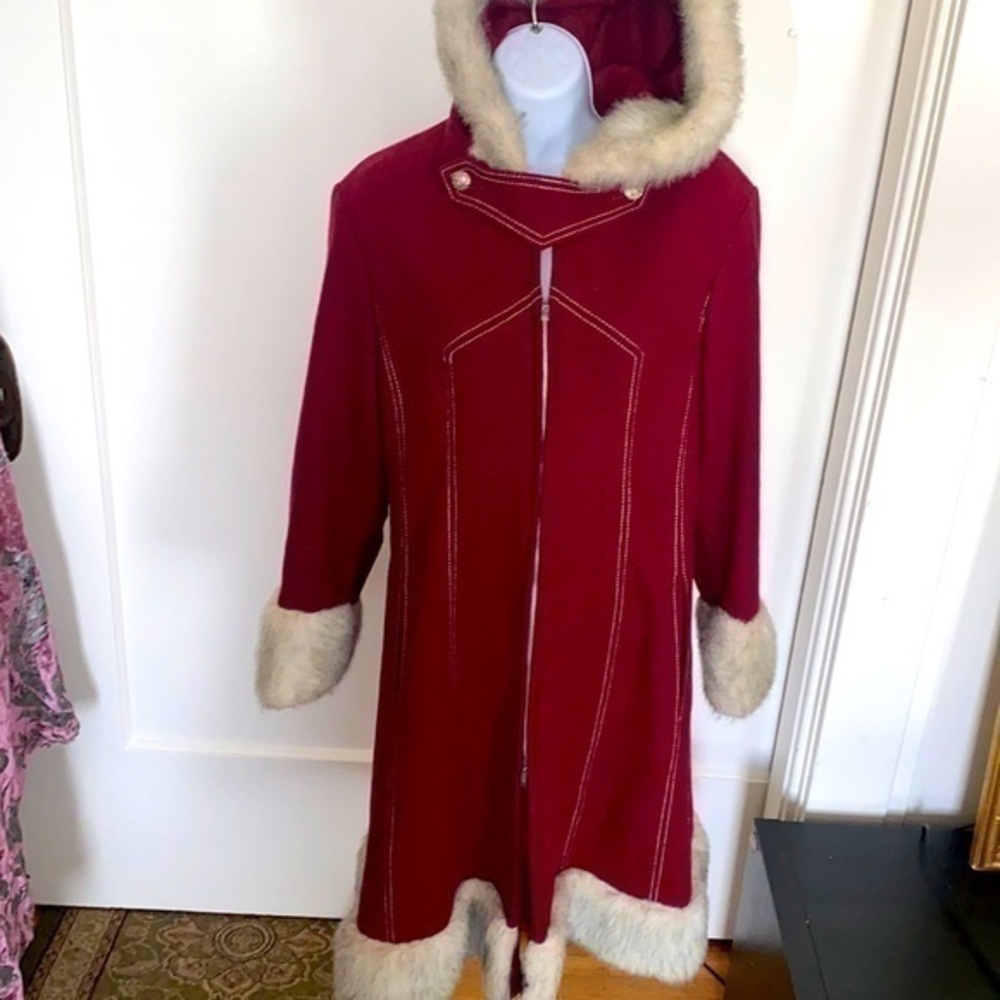 Burgundy Vintage wool coat with fur trim and elegant detail, perfect condition!